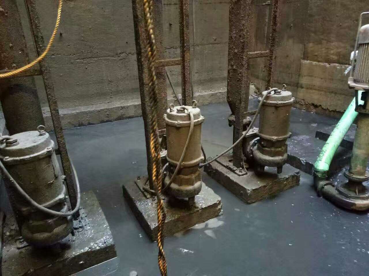 青田污水池清理